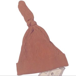 KATE QUINN BUTTERRUM CABLE KNIT TOP KNOT HAT